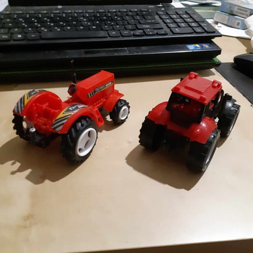 Plastic toy tractors set of 2, 13cm