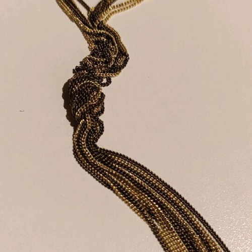 Difference necklace like new