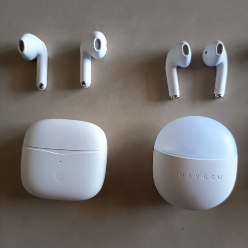 Bluetooth earbuds pack of 4 with defects, like new