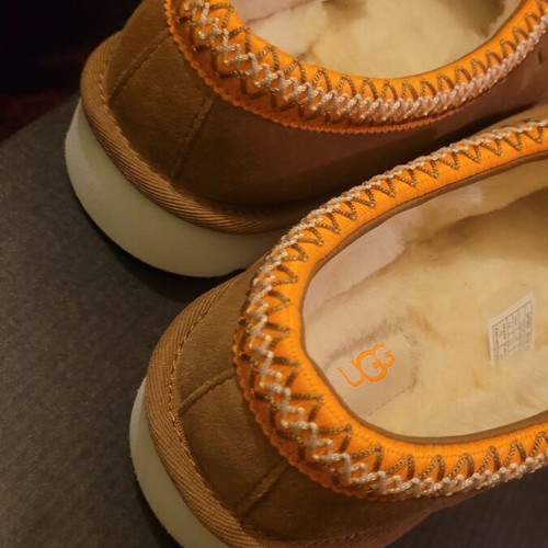 Ugg Tasman slippers size 45 new, brown and yellow