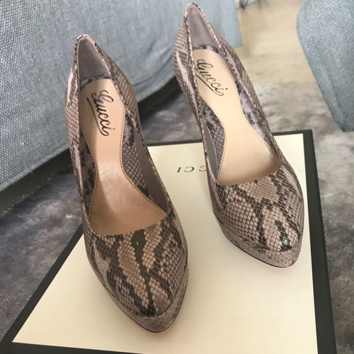 Gucci pumps new, size 36, beige