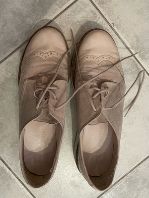Moyo pink Oxford shoes size 40 used with white sole