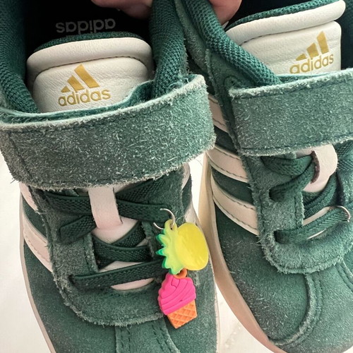 Adidas kids sneakers size 29 like new, leather, green with gold
