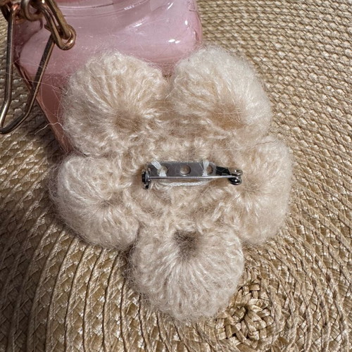 Handmade flower brooch like new, beige