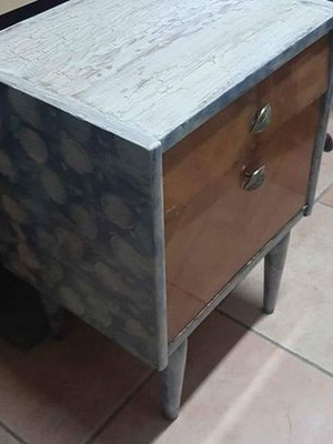 Κομοδίνο βιντάζ καινούργιο με μοναδικό συνδυασμό χρωμάτων