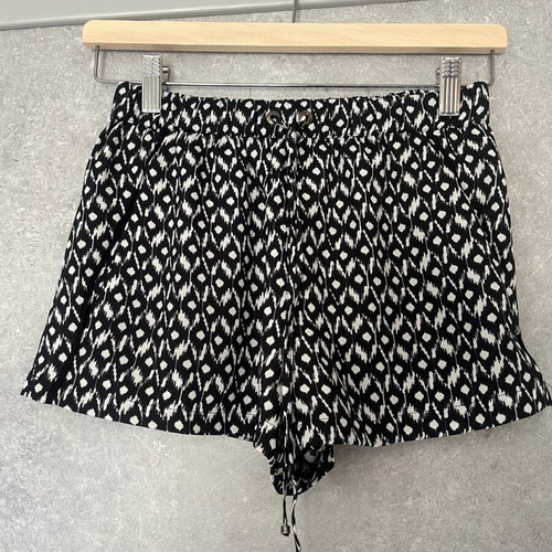 Zara women's short low-rise shorts XS like new, black and white