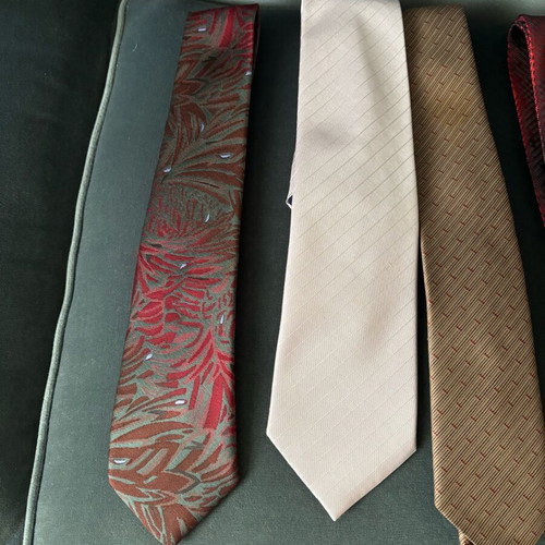Silk ties like new, set of 5 in various colors
