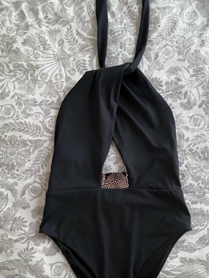 Bluepoint one-piece swimsuit L with open back like new, black