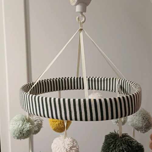 Musical mobile mamas & papas used for 0-5 months