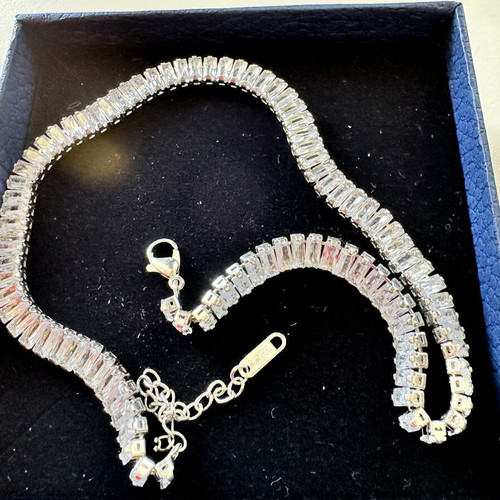 Necklace with gray-silver crystals like new
