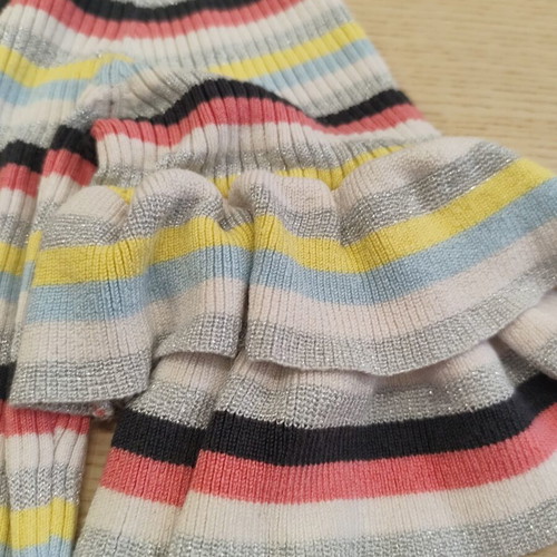 H&M Divided ribbed top with ruffled sleeves and lurex like new