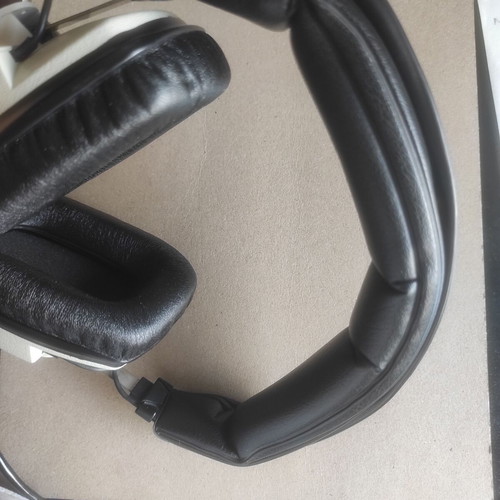 Beyerdynamic DT 100 Studio Headphones 400 Ohm like new wired