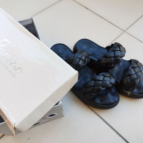 Jomix women's Italian anatomical slippers size 39 like new, black