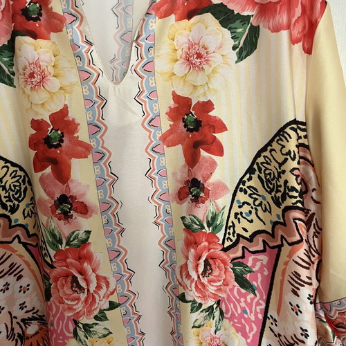 Kaftan new with fantastic colors and flowers satin one size S to XXL with pockets