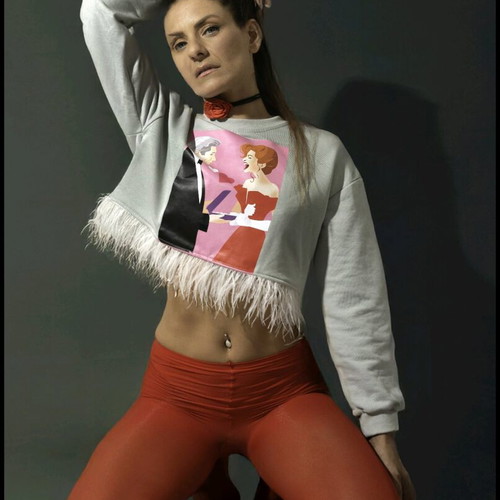 Crop sweatshirt new, grey with pretty woman print and feathers
