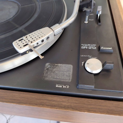 Sansui SR-212 turntable used with Shure cartridge and needle