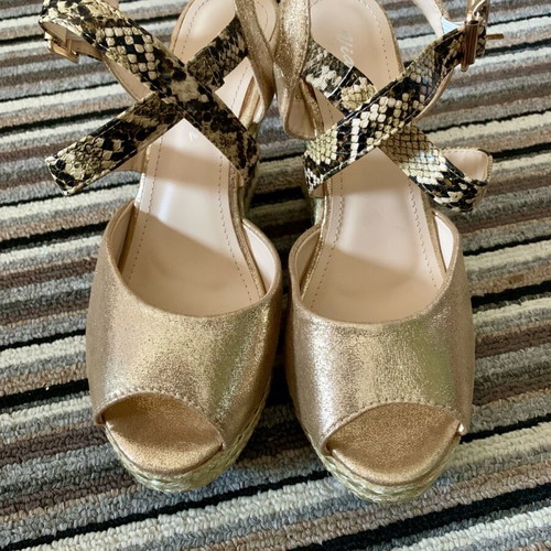 Gold platform sandals like new, size 38