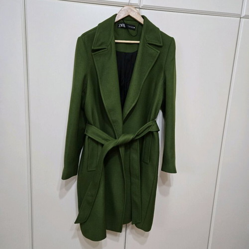 Zara coat green like new, size medium