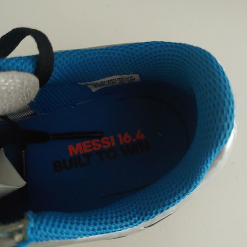Adidas Messi soccer shoes used, size 34, silver