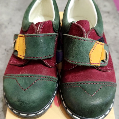 Children's shoes used in good condition