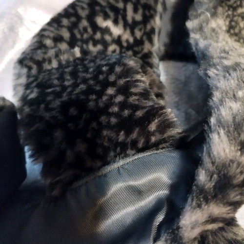 Faux fur neck warmer like new with cut, black and gray