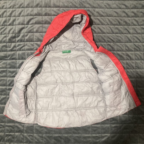 United Colors of Benetton thin sleeveless jacket like new, red