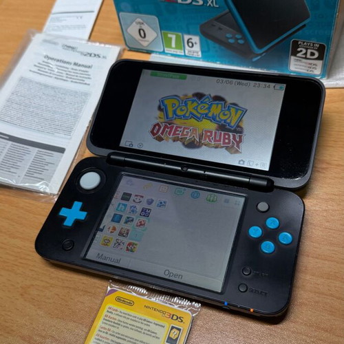 Nintendo 2DS XL like new with 64GB micro SD and accessories