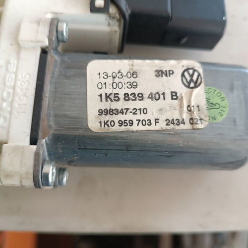 Rear left motor for VW Jetta '05-'11 like new, code 1K5839401B