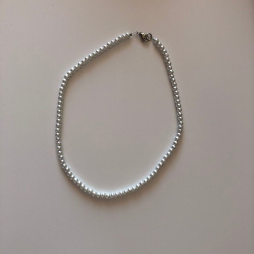 Pearl necklace new, discreet
