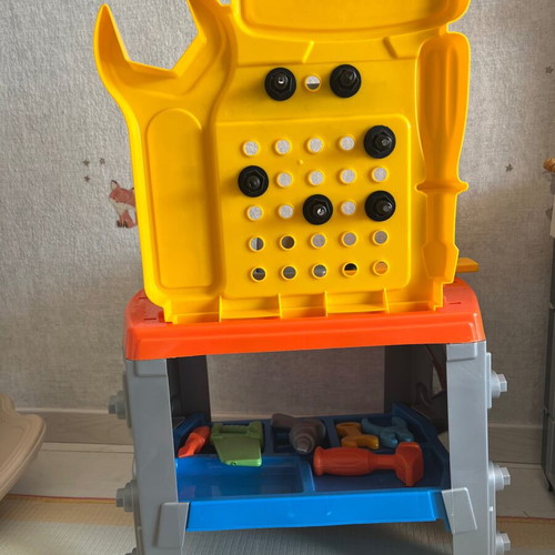 Comfuzio children's workbench like new