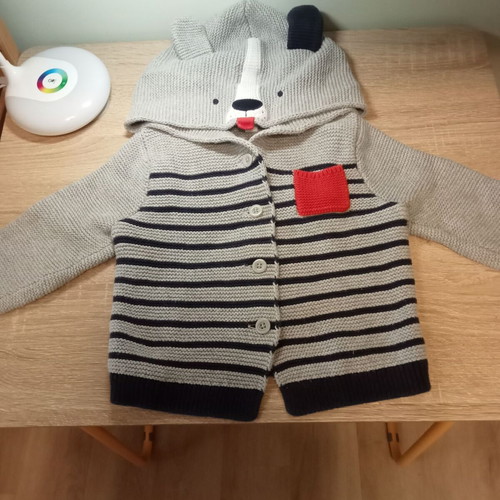 Sweater jacket with dog hood buttons GAP 12/18 months like new