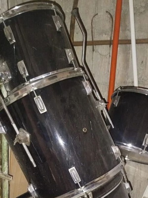 Drums set like new, 2 tom toms and floor tom