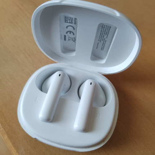 QCY AilyBuds E20 wireless earbuds used, battery weak