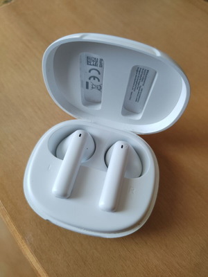 QCY AilyBuds E20 wireless earbuds used, battery weak