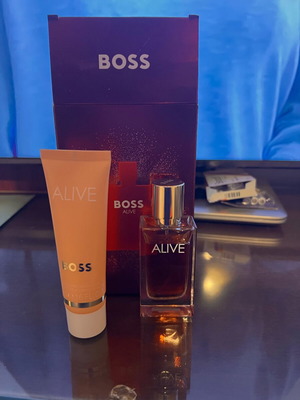 Σετ κολώνια Boss Alive με άρωμα και κρέμα σαν καινούργιο