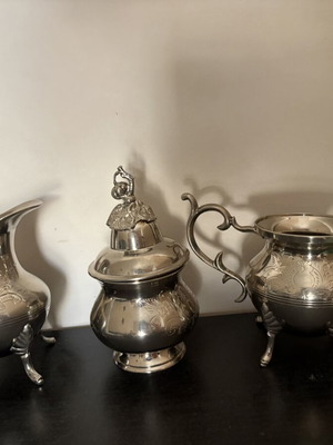 Vintage Serving Set 3 Pieces like new, E.P.N.S. Silver