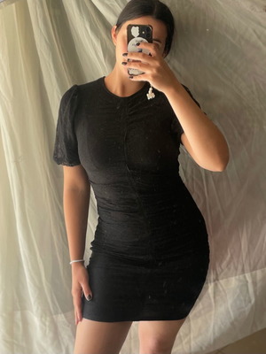 H&M fitted lace dress new with puffed sleeves size M