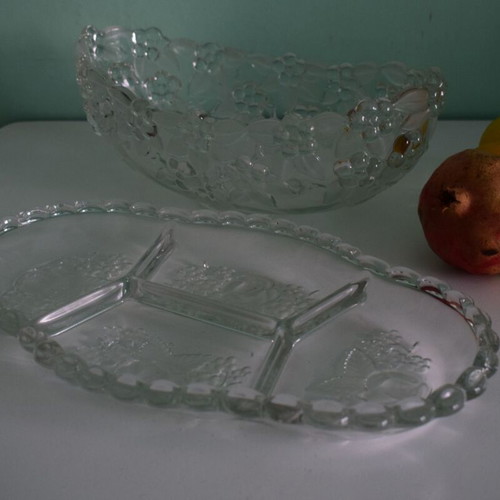 Vintage glass fruit bowl and nut tray set like new
