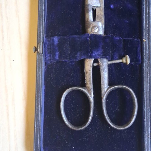 Henning & Co Victorian sewing set with natural mother-of-pearl, circa 1890-1910