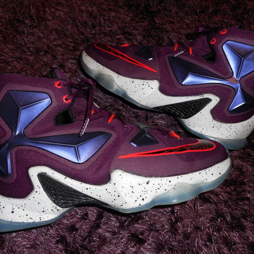 Nike LeBron 13 Mulberry sports shoes like new, size 45