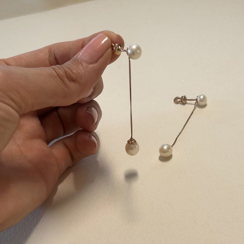 Gold and Pearl Drop Earrings like new, elegant feminine design
