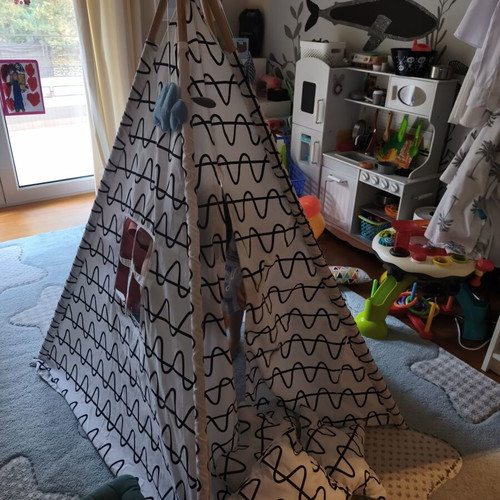 Indian Play Tent like new, fits 2 people