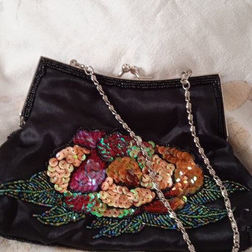 Kem Handbag like new with sequins and beads, detachable chain wallet
