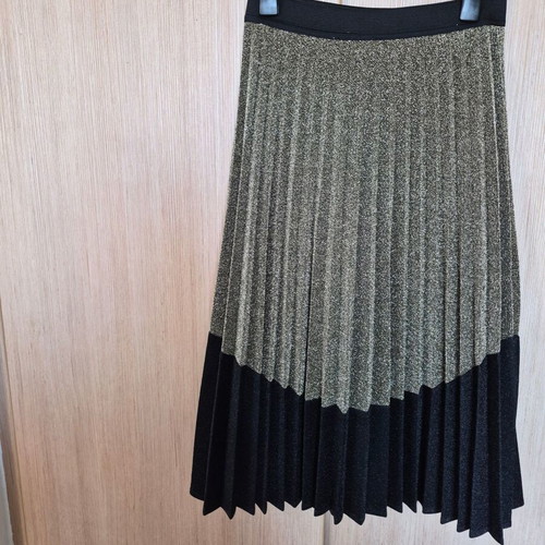 Metallic skirt in gold and black color like new size M