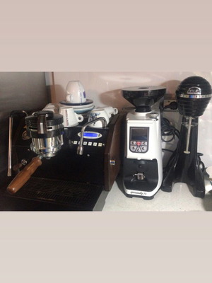 La Marzocco GS3 Manual μεταχειρισμένη με ξύλινη λαβή και μαύρο