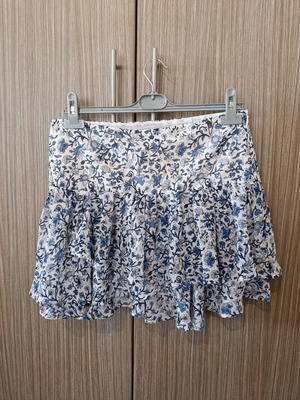 Mango mini skirt with ruffles, size 40, like new, white with blue patterns