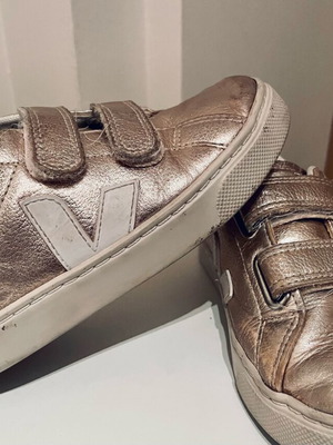 Veja athletic shoes used, gold, size 30