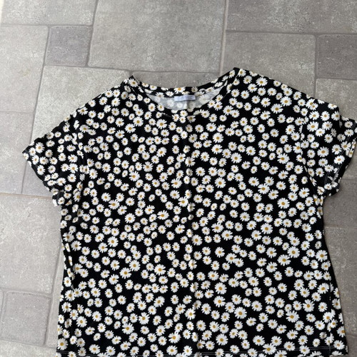 Zara blouse with daisy pattern, small, like new, cool fabric