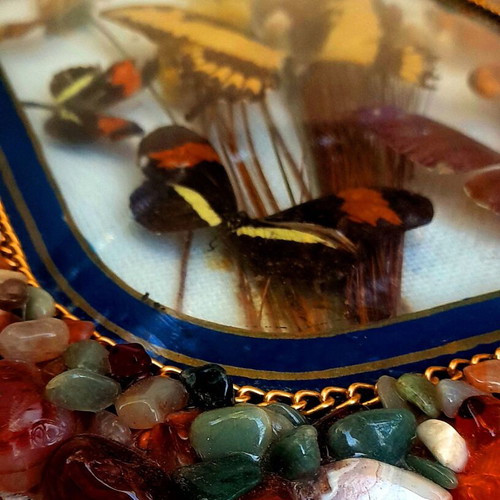 Vintage κάδρο με 7 αληθινές πεταλούδες taxidermy και κορνίζα από φυσικά πετρώματα
