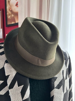 Wool fedora hat oil color new, size 55, green